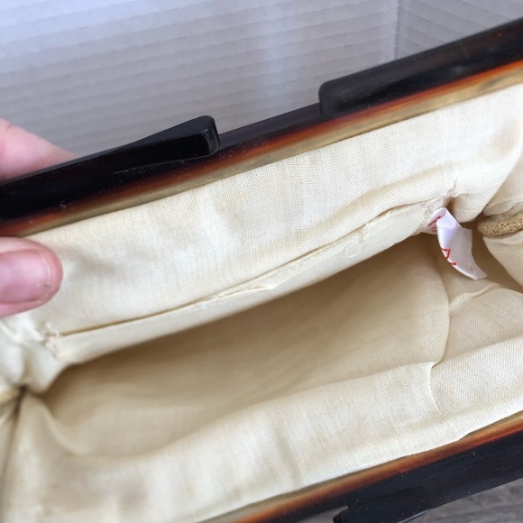 Vtg Tan Woven Clutch with Kiss Lock - Picture 8 of 11